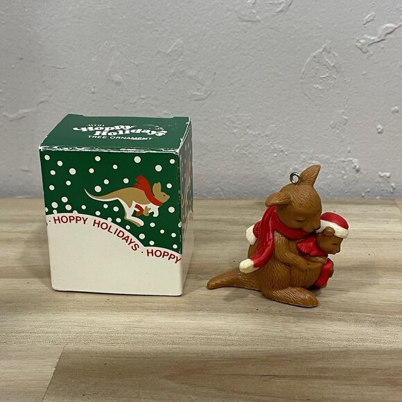 Vintage 1983 Avon Hoppy Holidays Kangaroo Family Christmas Ornament - Picture 2 of 6